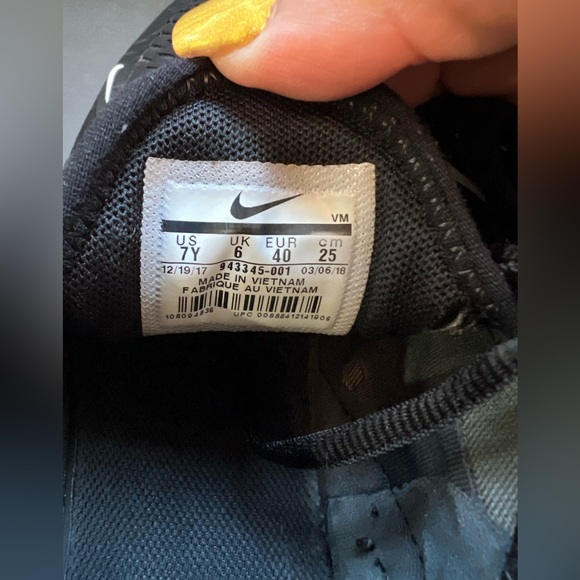 Nike Air Max 270 Black White Sneakers size 7Y please check the pictures - Picture 9 of 9